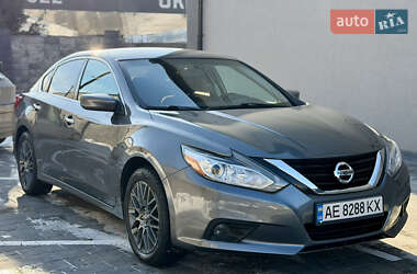 Седан Nissan Altima 2016 в Рівному
