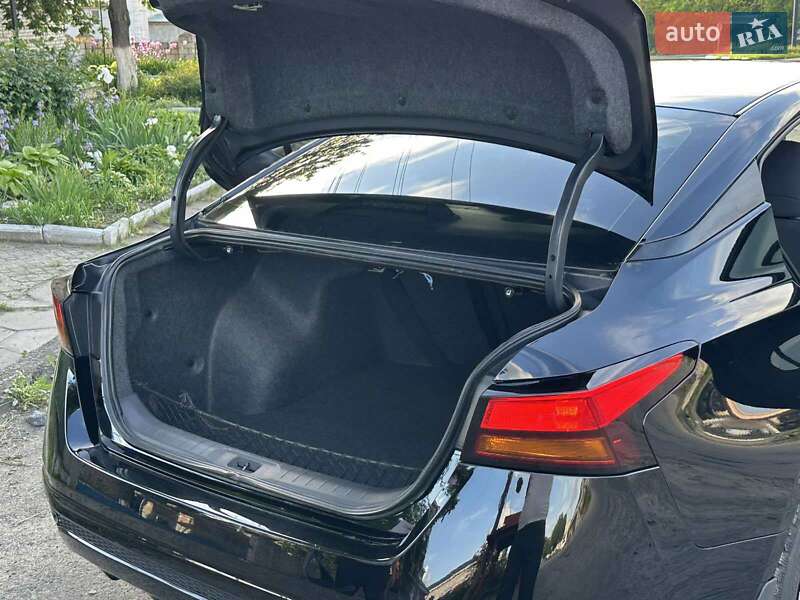 Седан Nissan Altima 2020 в Тульчине