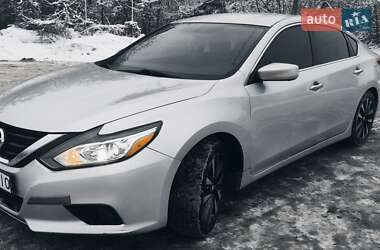 Седан Nissan Altima 2016 в Киеве