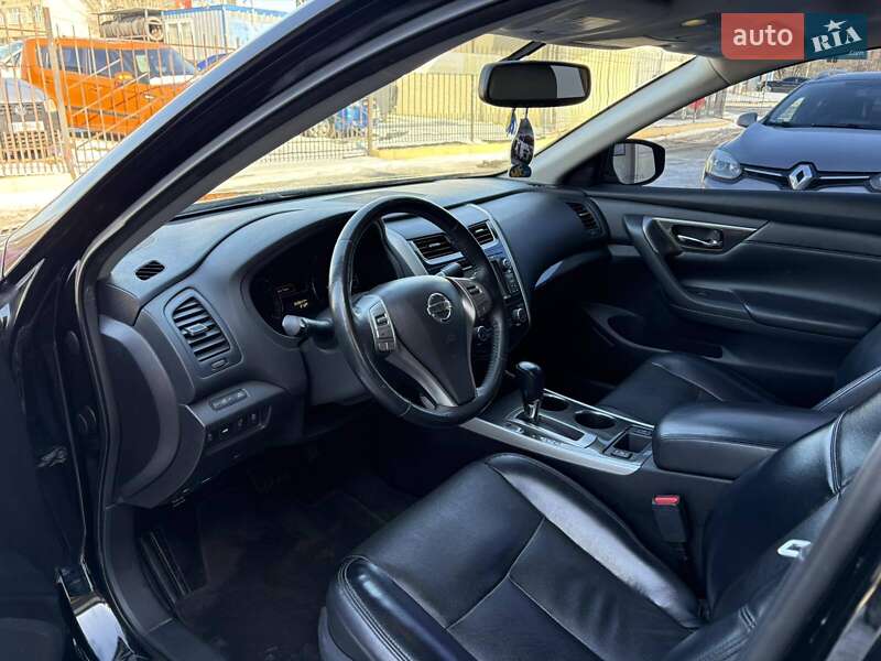 Седан Nissan Altima 2015 в Миколаєві