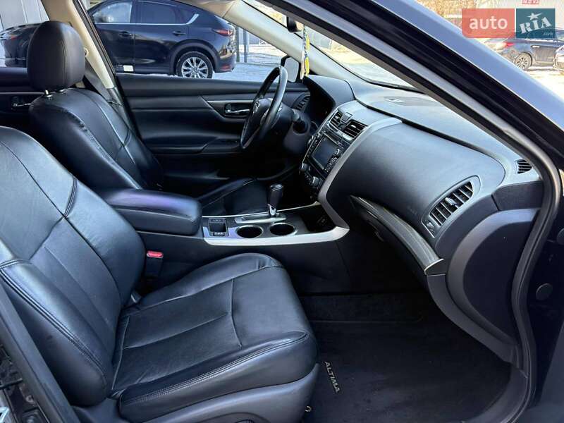 Седан Nissan Altima 2015 в Миколаєві
