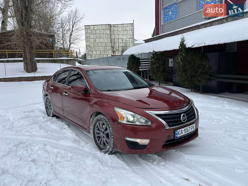 Седан Nissan Altima 2015 в Киеве
