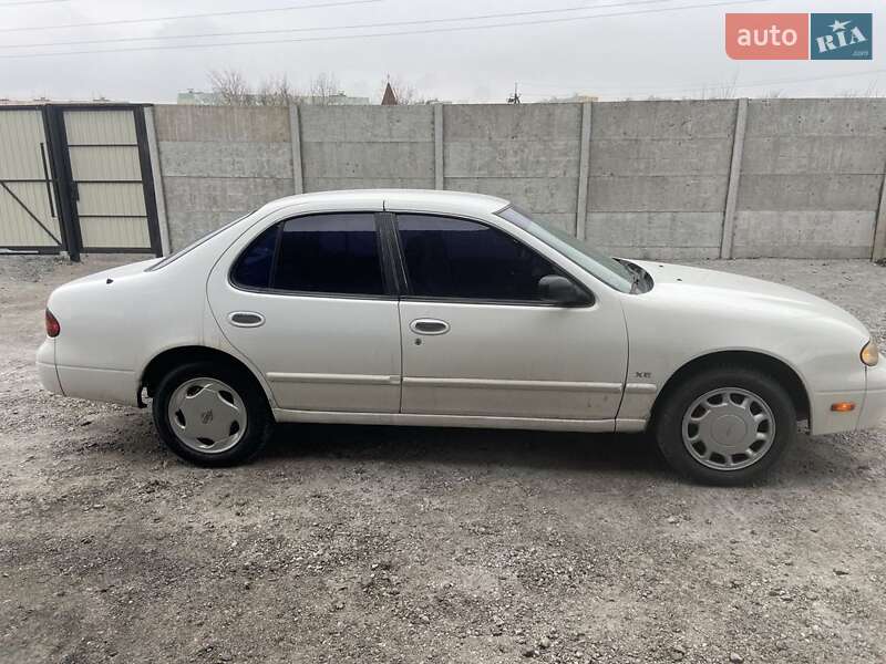 Седан Nissan Altima 1993 в Запорожье