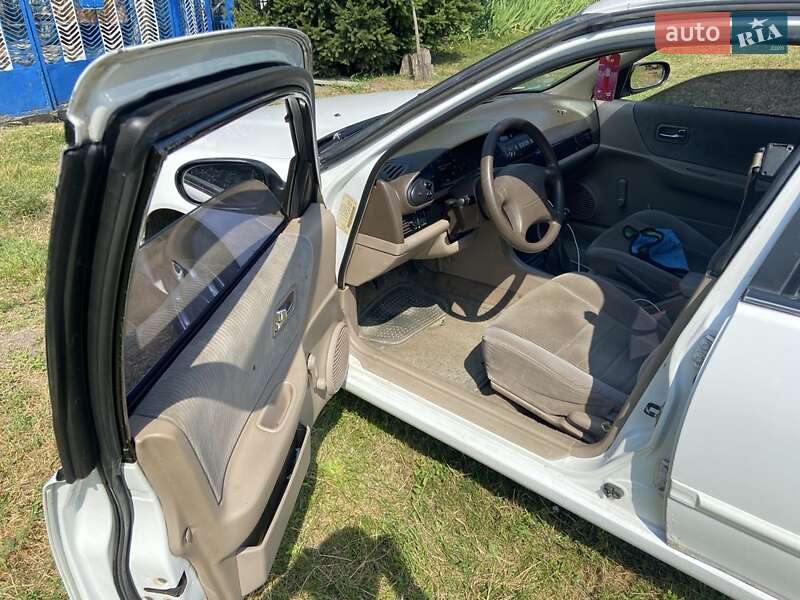 Седан Nissan Altima 1993 в Запорожье