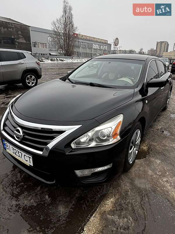 Седан Nissan Altima 2015 в Полтаве фото Седан Nissan Altima 2015 в Полтаве