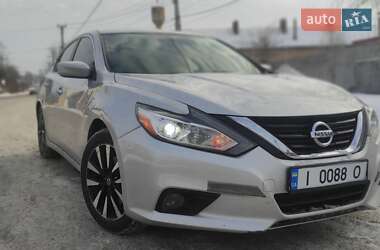 Седан Nissan Altima 2016 в Києві