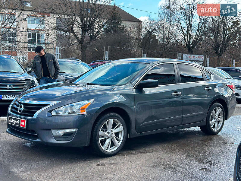 Седан Nissan Altima 2013 в Виннице