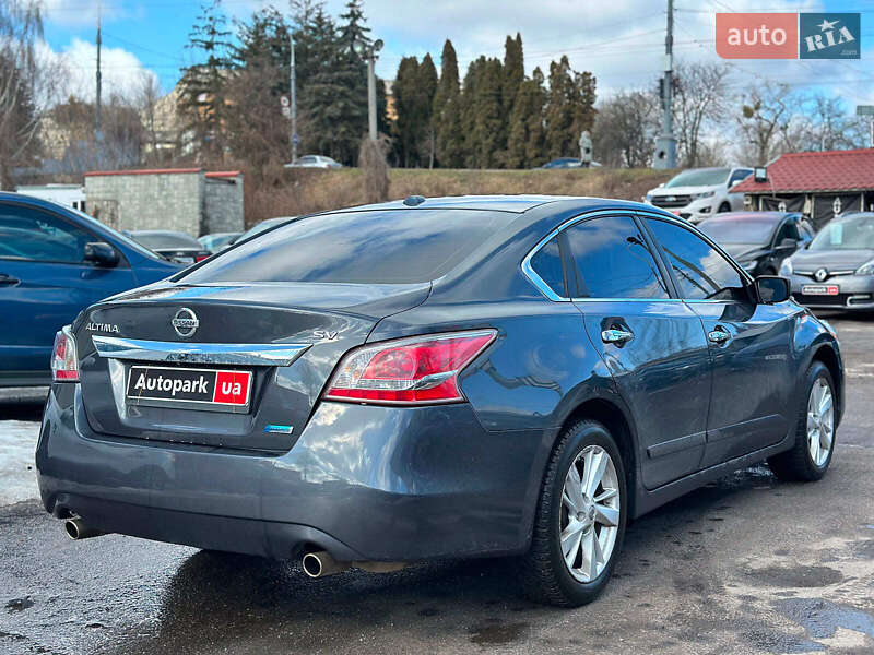 Седан Nissan Altima 2013 в Виннице