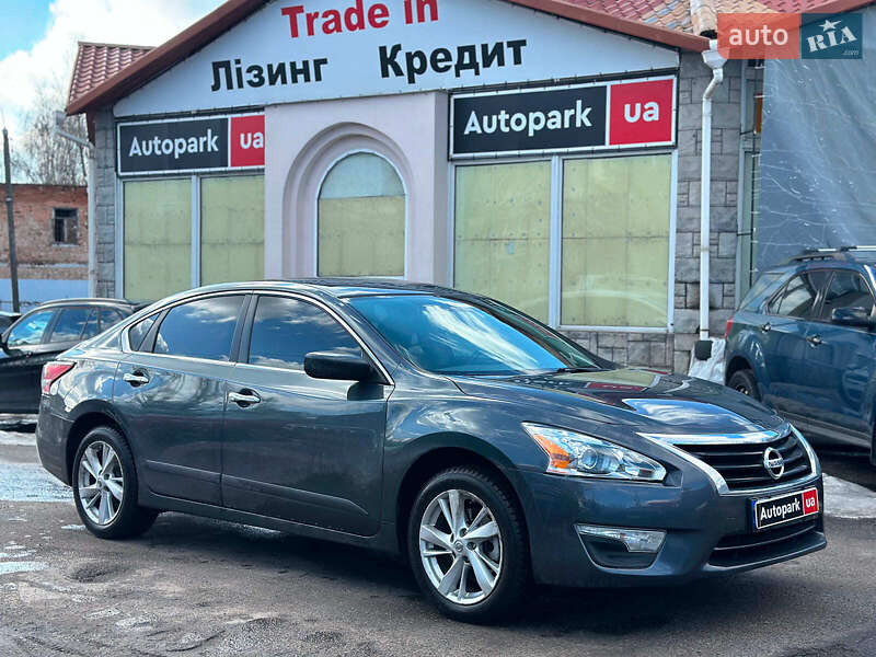 Седан Nissan Altima 2013 в Виннице