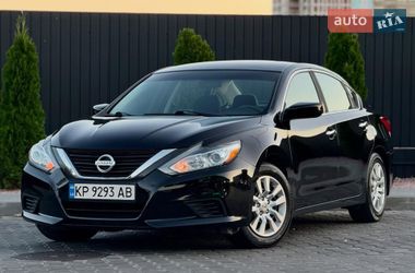 Седан Nissan Altima 2015 в Львове