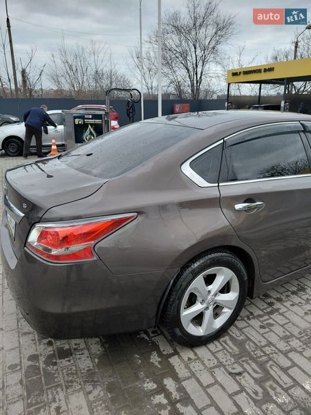 Седан Nissan Altima 2015 в Дніпрі
