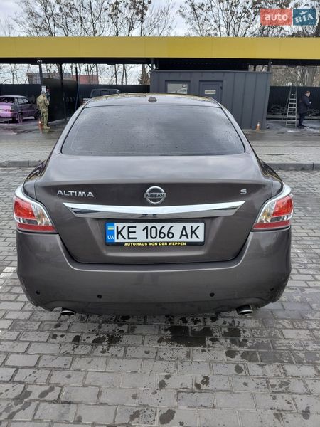 Седан Nissan Altima 2015 в Дніпрі