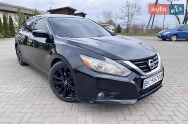 Седан Nissan Altima 2017 в Львове