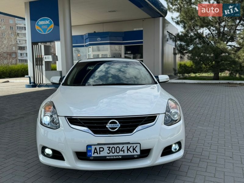 Купе Nissan Altima 2010 в Запоріжжі