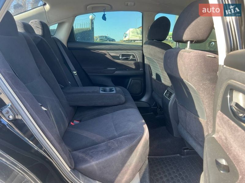 Седан Nissan Altima 2012 в Києві