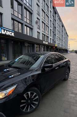 Седан Nissan Altima 2018 в Новояворівську