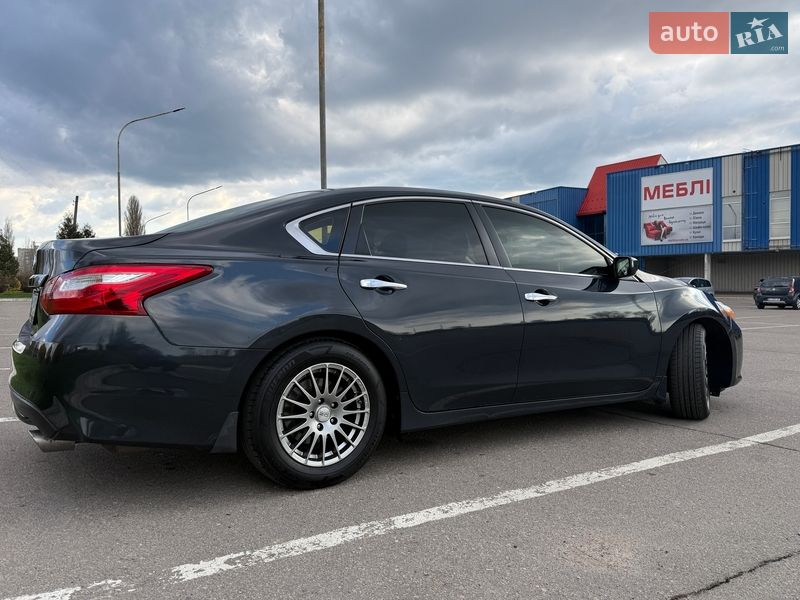 Седан Nissan Altima 2017 в Кременчуге