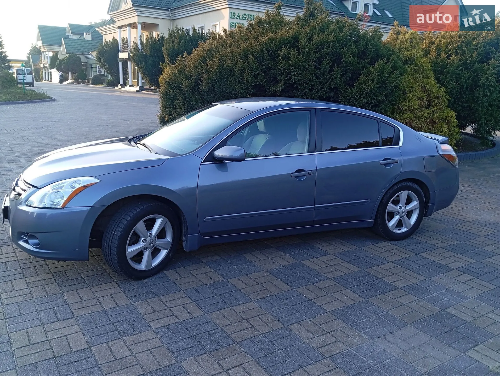 2010 Nissan Altima - фото 1