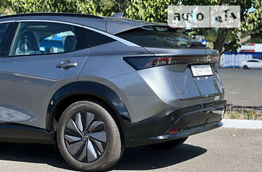 Позашляховик / Кросовер Nissan Ariya 2022 в 