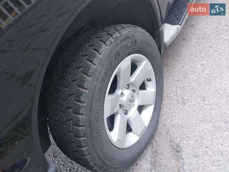 Внедорожник / Кроссовер Nissan Armada 2006 в Запорожье