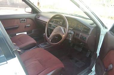 Седан Nissan Bluebird 1990 в Одессе