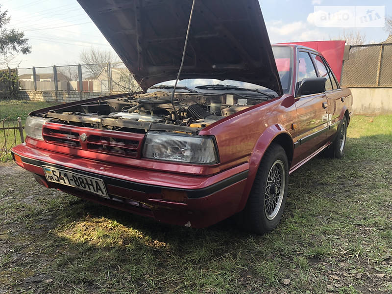 Седан Nissan Bluebird 1988 в Золочеві