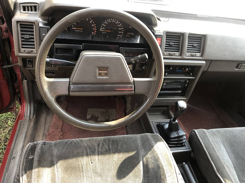 Седан Nissan Bluebird 1988 в Золочеві