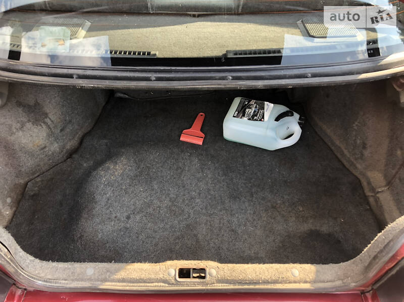 Седан Nissan Bluebird 1988 в Золочеві