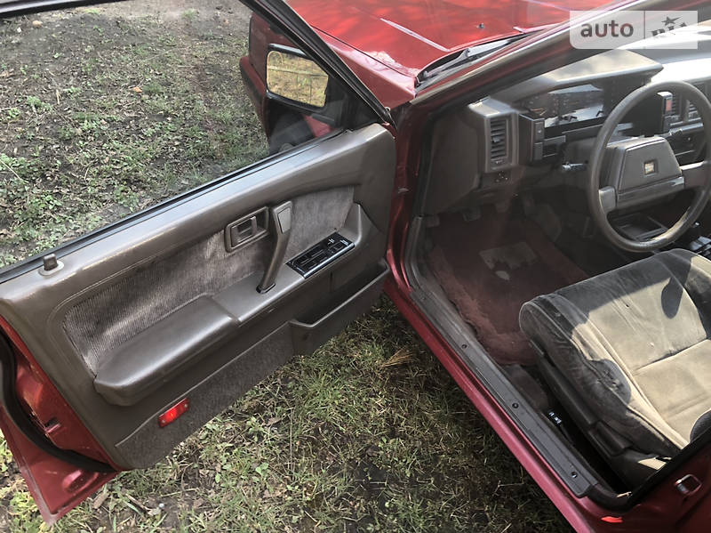 Седан Nissan Bluebird 1988 в Золочеві