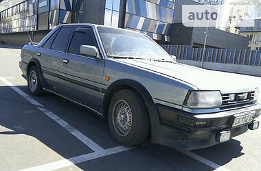 Седан Nissan Bluebird 1988 в 