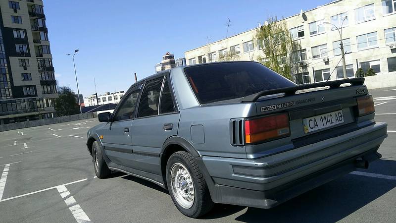 Седан Nissan Bluebird 1988 в Києві