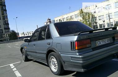 Седан Nissan Bluebird 1988 в 