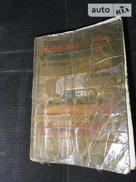 Седан Nissan Bluebird 1988 в Золочеві
