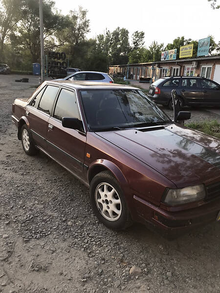 Седан Nissan Bluebird 1986 в Львове