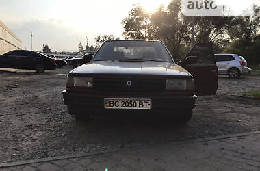 Седан Nissan Bluebird 1986 в Львове