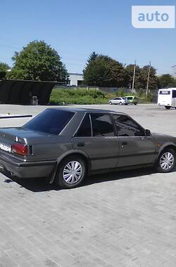 Седан Nissan Bluebird 1990 в Городенке