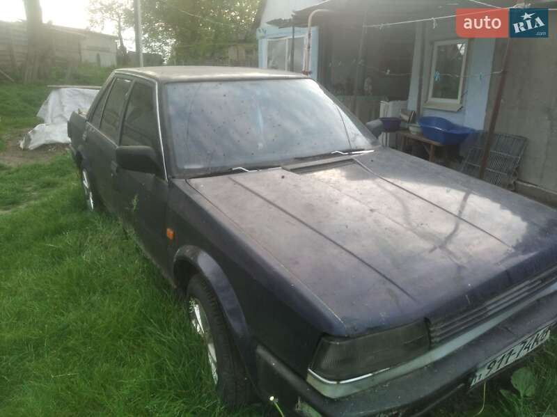 Седан Nissan Bluebird 1987 в Миронівці