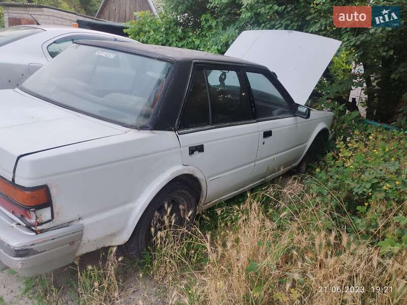 Седан Nissan Bluebird 1984 в Запоріжжі
