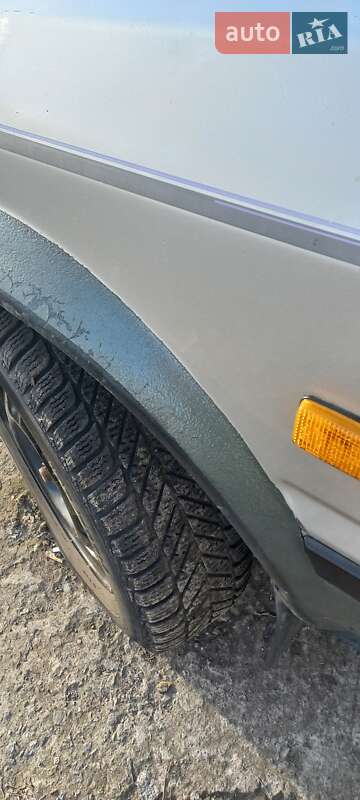 Седан Nissan Bluebird 1987 в Широком