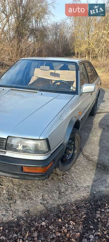 Седан Nissan Bluebird 1987 в Широком