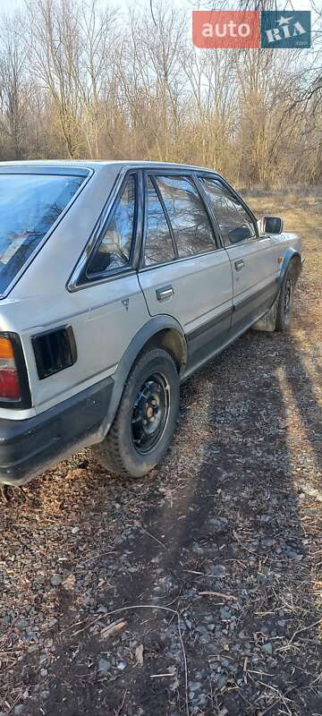 Седан Nissan Bluebird 1987 в Широком