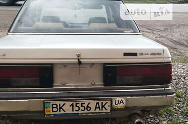 Седан Nissan Bluebird 1986 в Тернополе