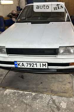 Седан Nissan Bluebird 1988 в Киеве