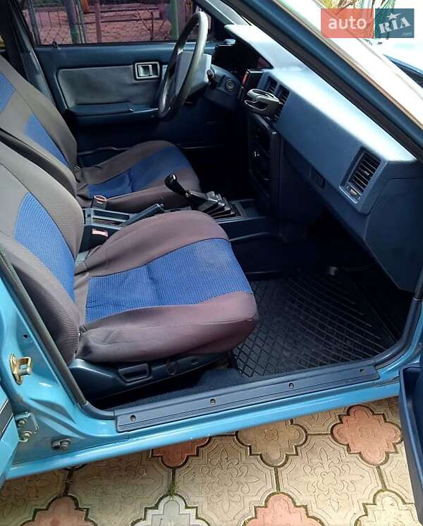 Универсал Nissan Bluebird 1989 в Раздельной