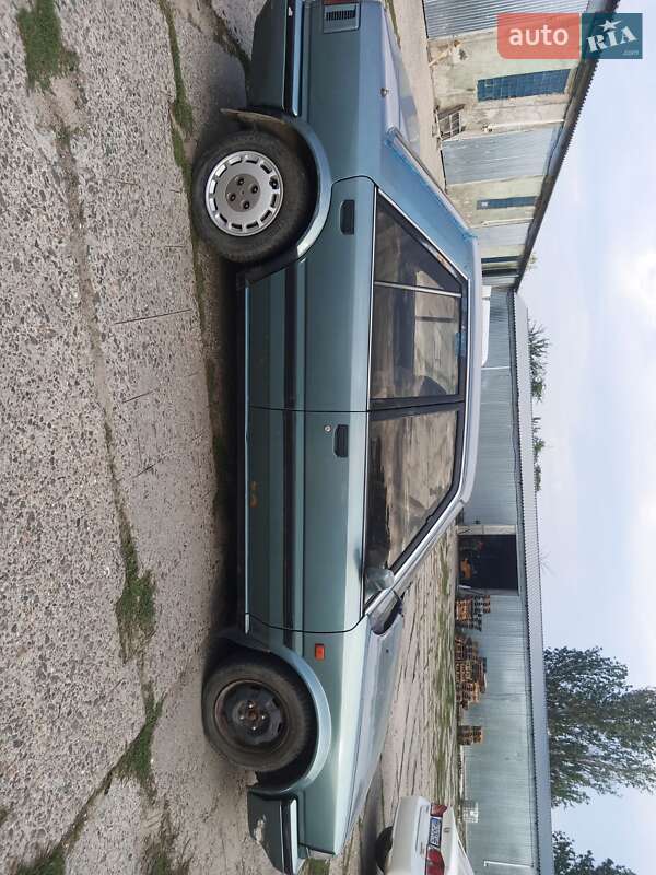 Седан Nissan Bluebird 1989 в Одесі