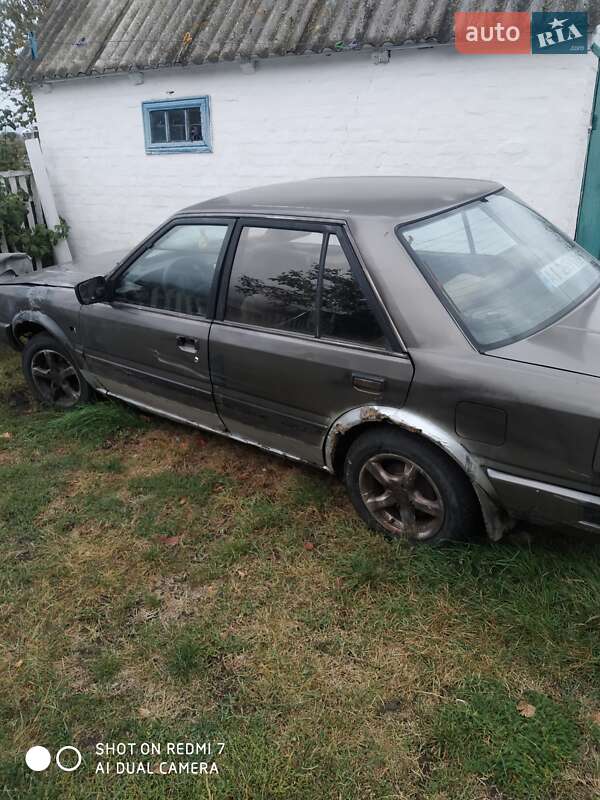 Седан Nissan Bluebird 1987 в Києві