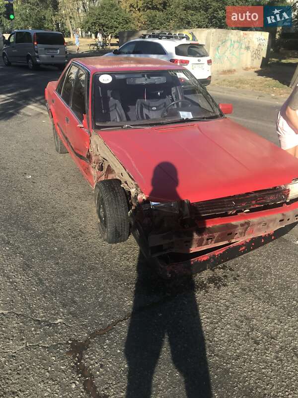 Седан Nissan Bluebird 1988 в Одессе