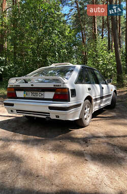 Седан Nissan Bluebird 1989 в Гореничах