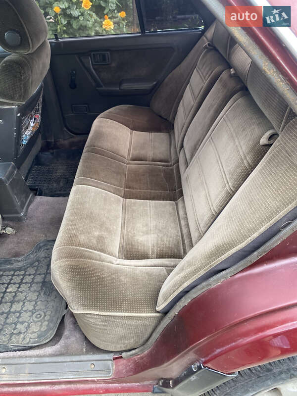 Седан Nissan Bluebird 1986 в Врадіївці