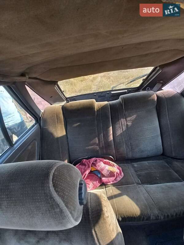 Седан Nissan Bluebird 1987 в Ананьїві